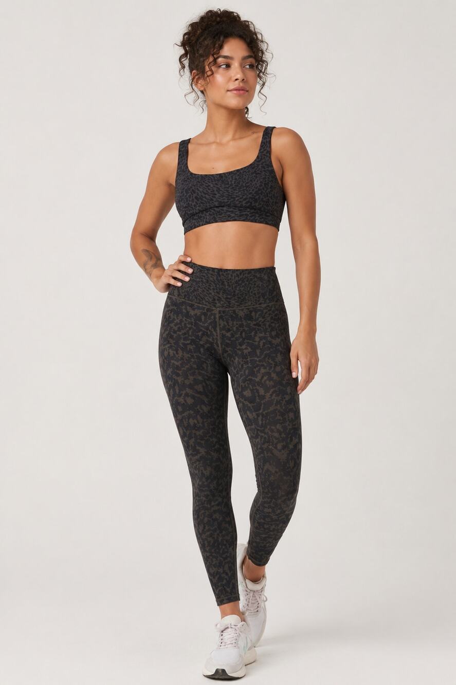 Vuori SZ M Vuori Studio Pocket Legging & Vuori Daily Bra Animal Print Set